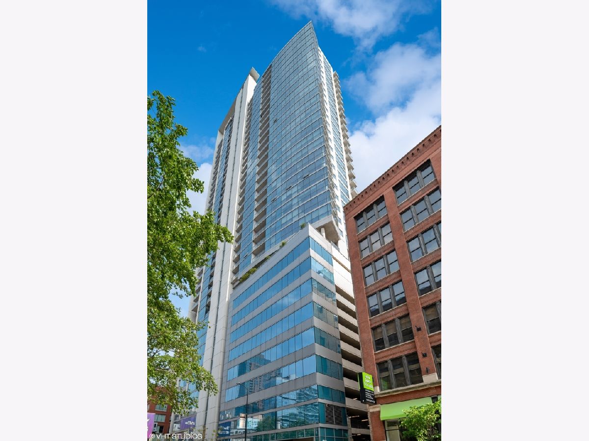 Condominiums Sold Silver Tower Chicago Illinois, 303 Ohio