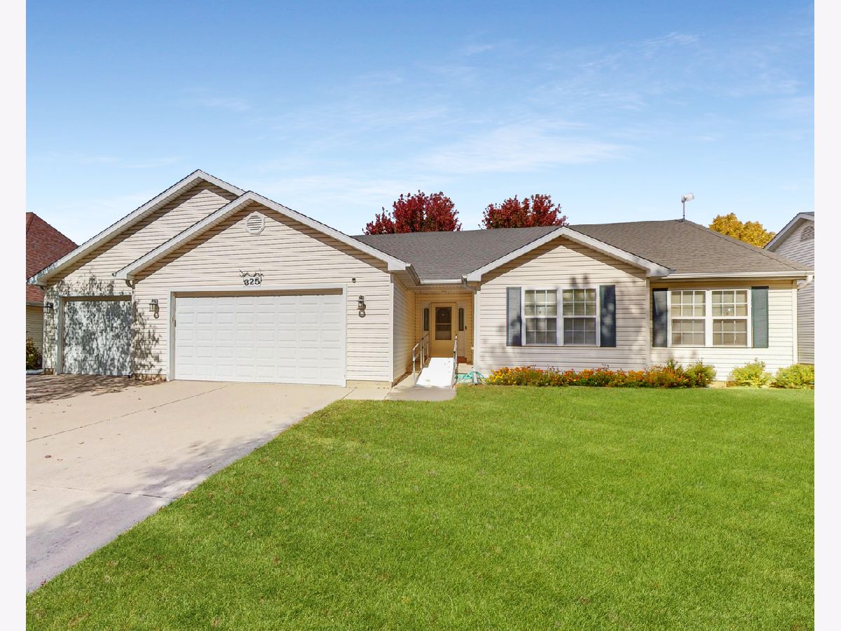  For Sale Maple Park Illinois, 325 Burlington Drive