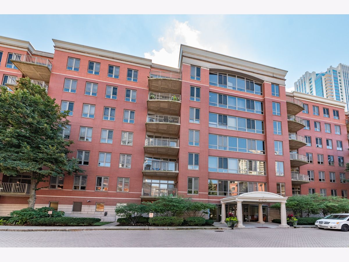 Condos & Townhomes Rented Kinzie Park Midrise Chicago Illinois, 400 Clinton
