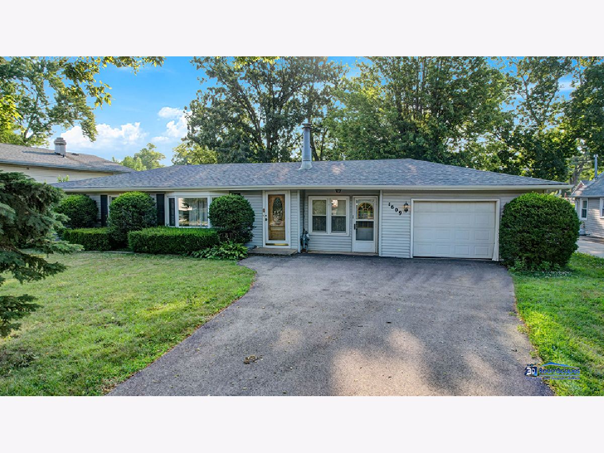 Sold Round Lake Beach Illinois, 1609 Lake Shore