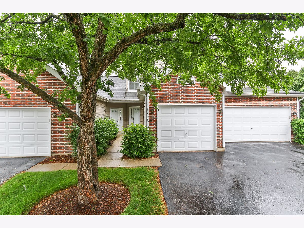 Townhomes & Homes Sold Highland Glen Algonquin Illinois, 1379 Grandview