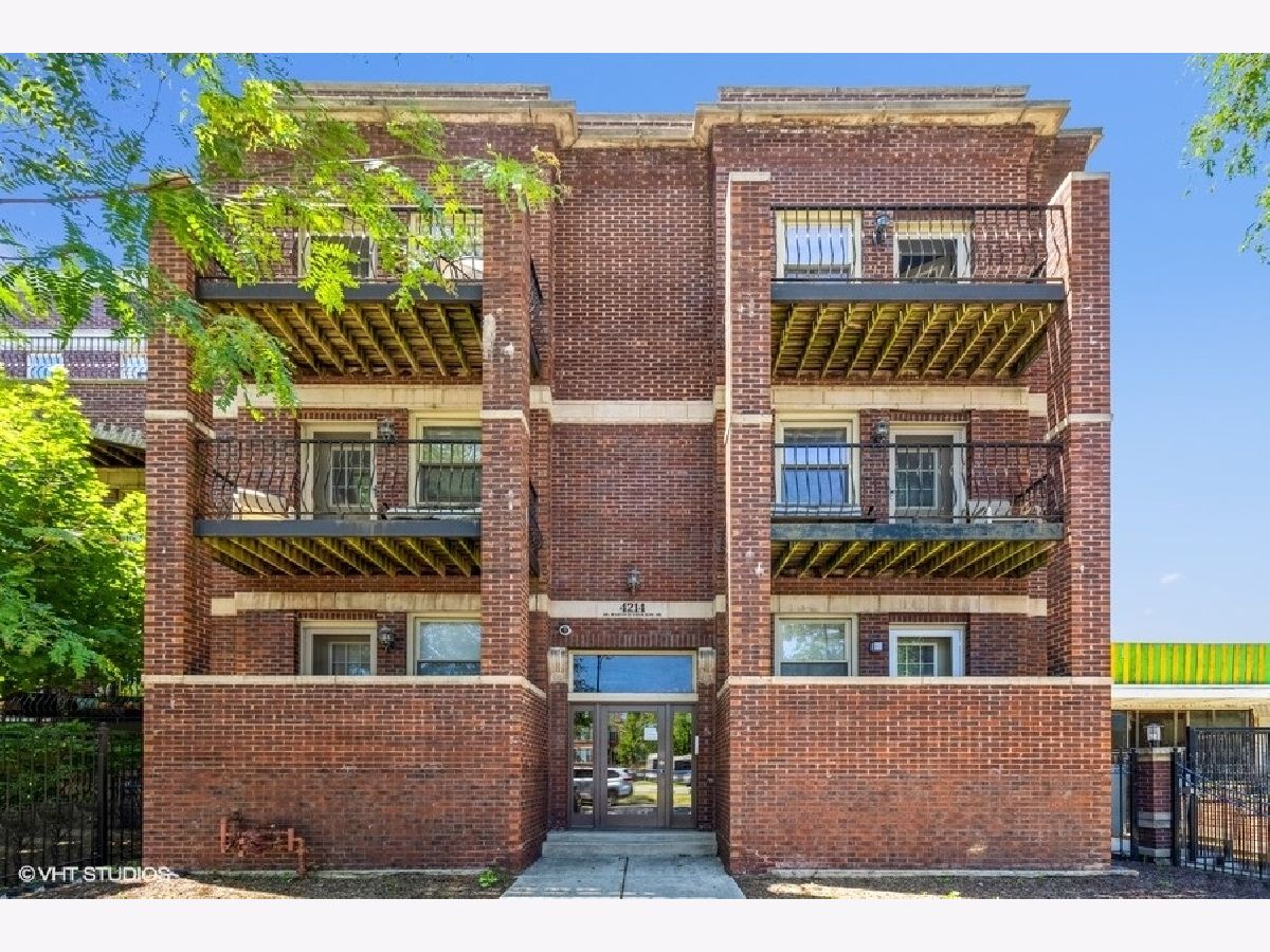 Condos & Townhomes & Homes Rented Bronzeville Chicago Illinois, 4210 King