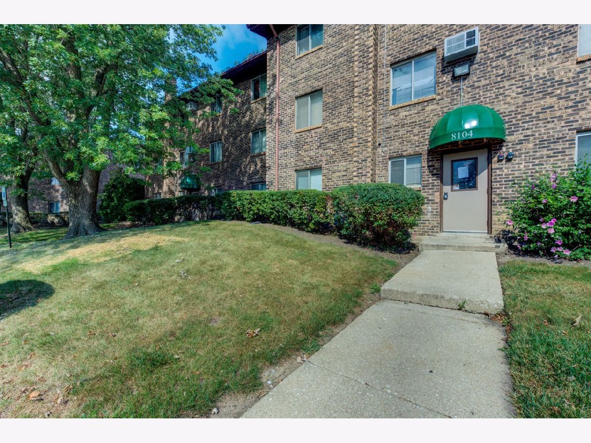 Rented Woodridge Illinois, 8108 Waterbury
