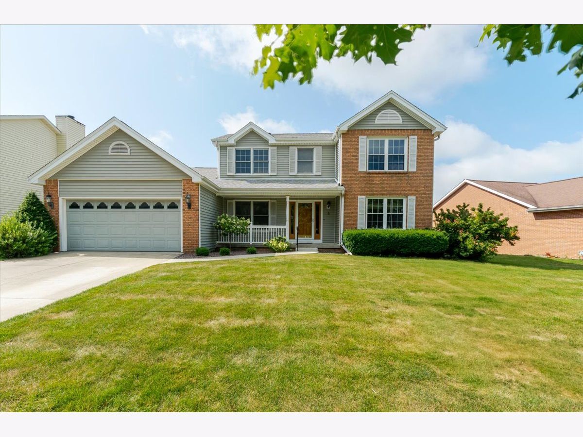 Homes & Condos & Townhomes For Sale Rollingbrook S. Bloomington Illinois, 5 Chiswick Circle