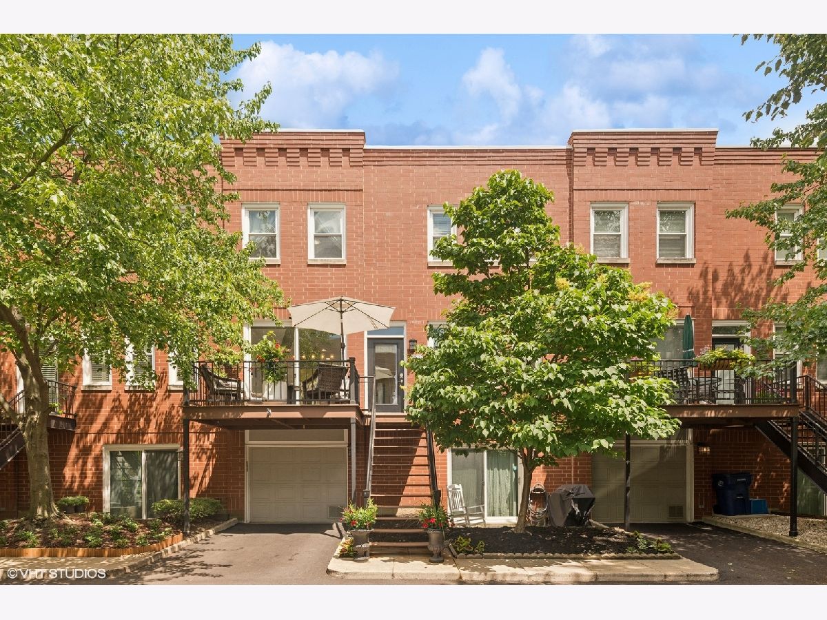 Townhomes & Condos & Homes Sold Landmark Village Chicago Illinois, 2825 Wolcott