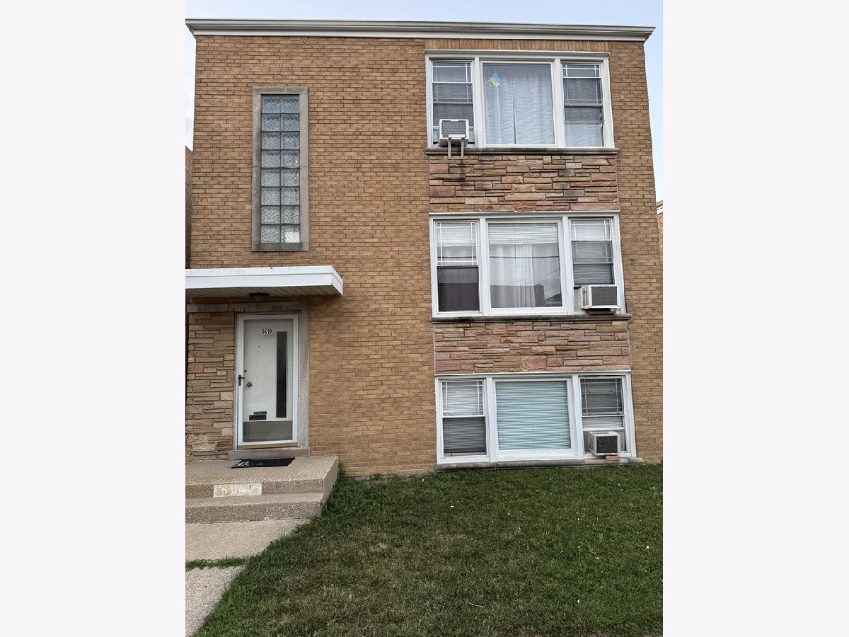 Rented Chicago Illinois, 5910 Higgins