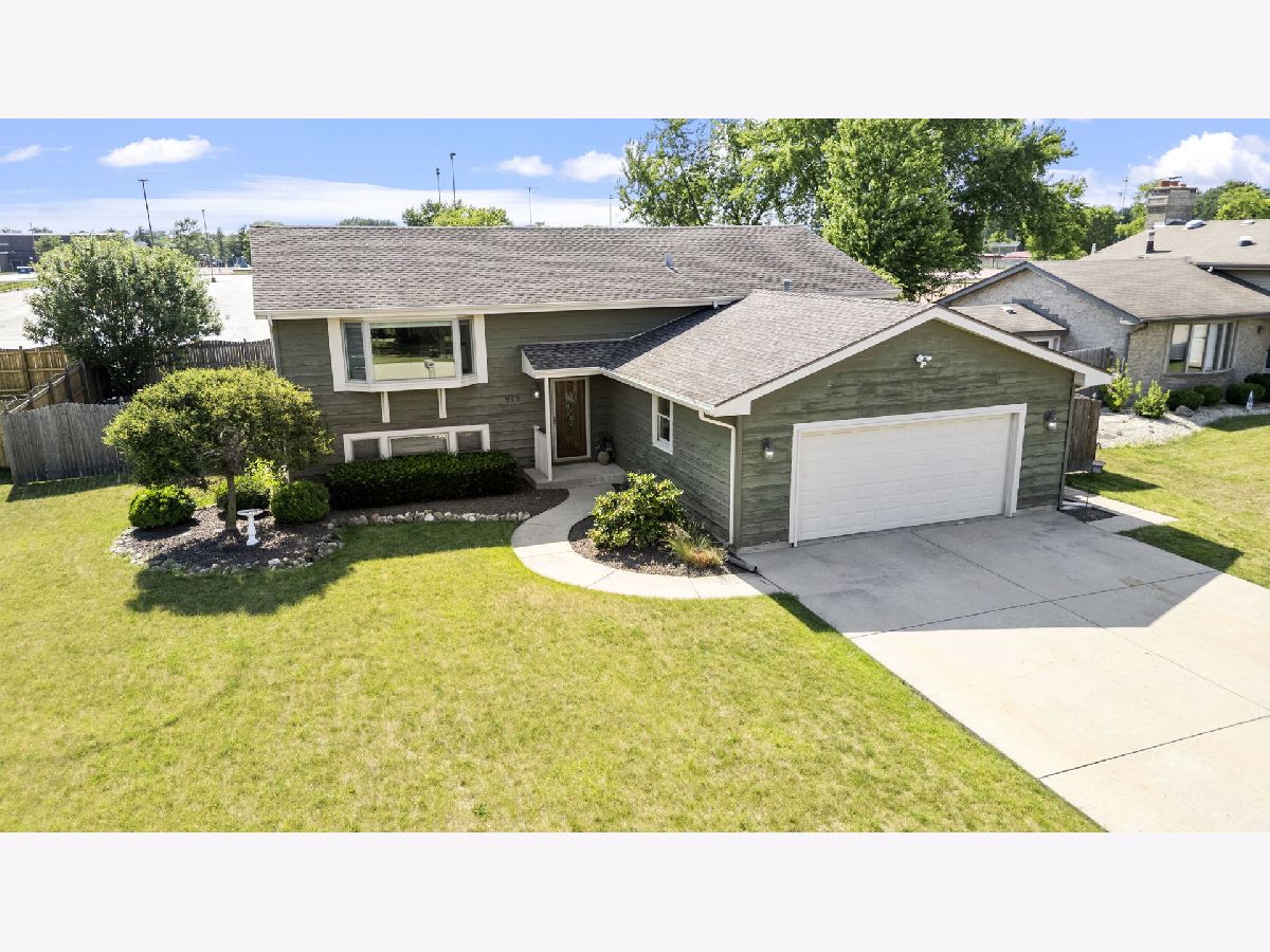 Condos & Townhomes & Homes Sold Windemere East New Lenox Illinois, 913 Bentley
