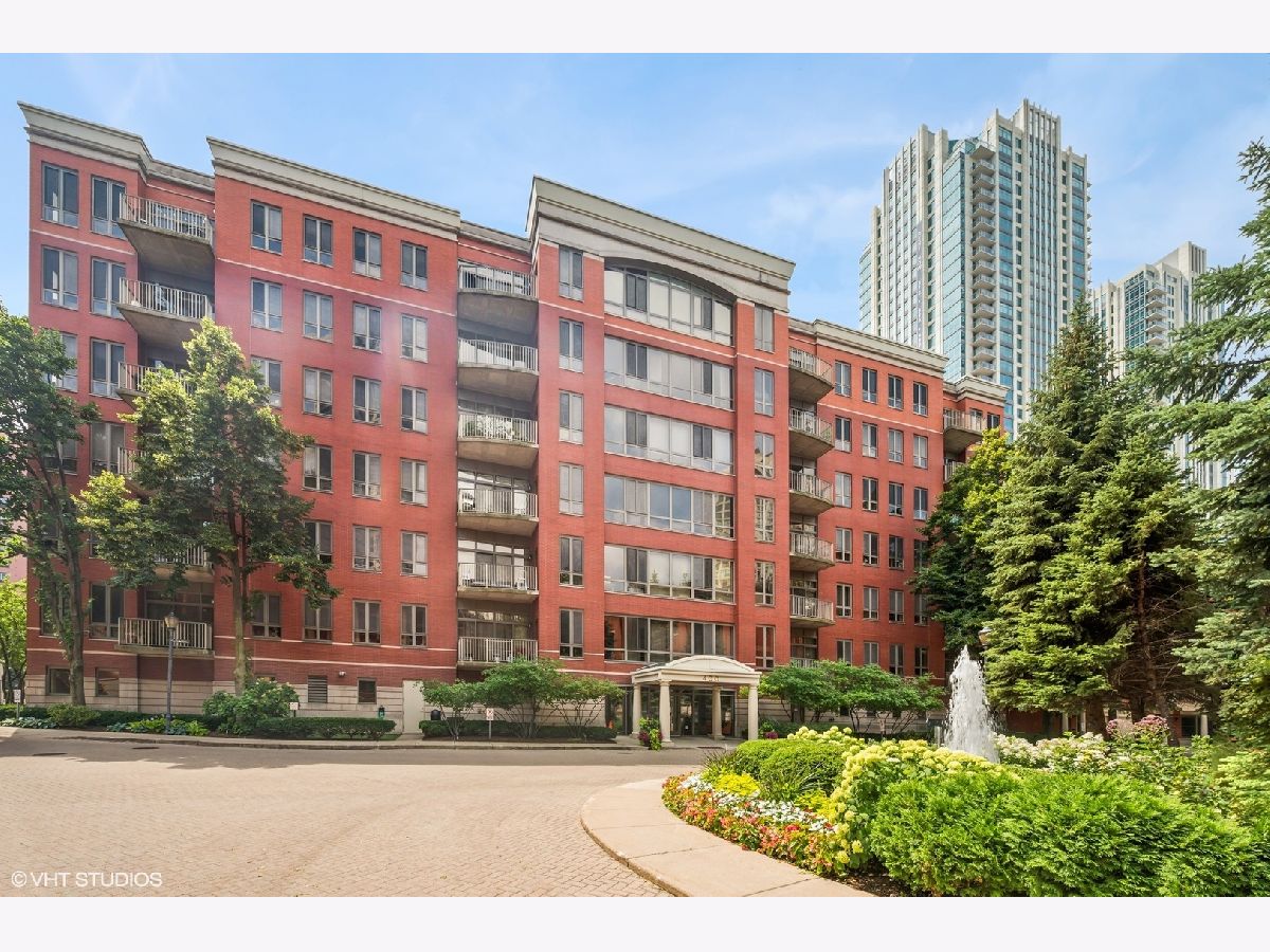 Condos & Townhomes For Sale Kinzie Park Midrise Chicago Illinois, 400 Clinton Street