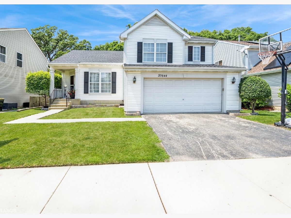 Homes & Condos & Townhomes For Sale Brooks Farm Round Lake Illinois, 25644 Brooks Farm Road