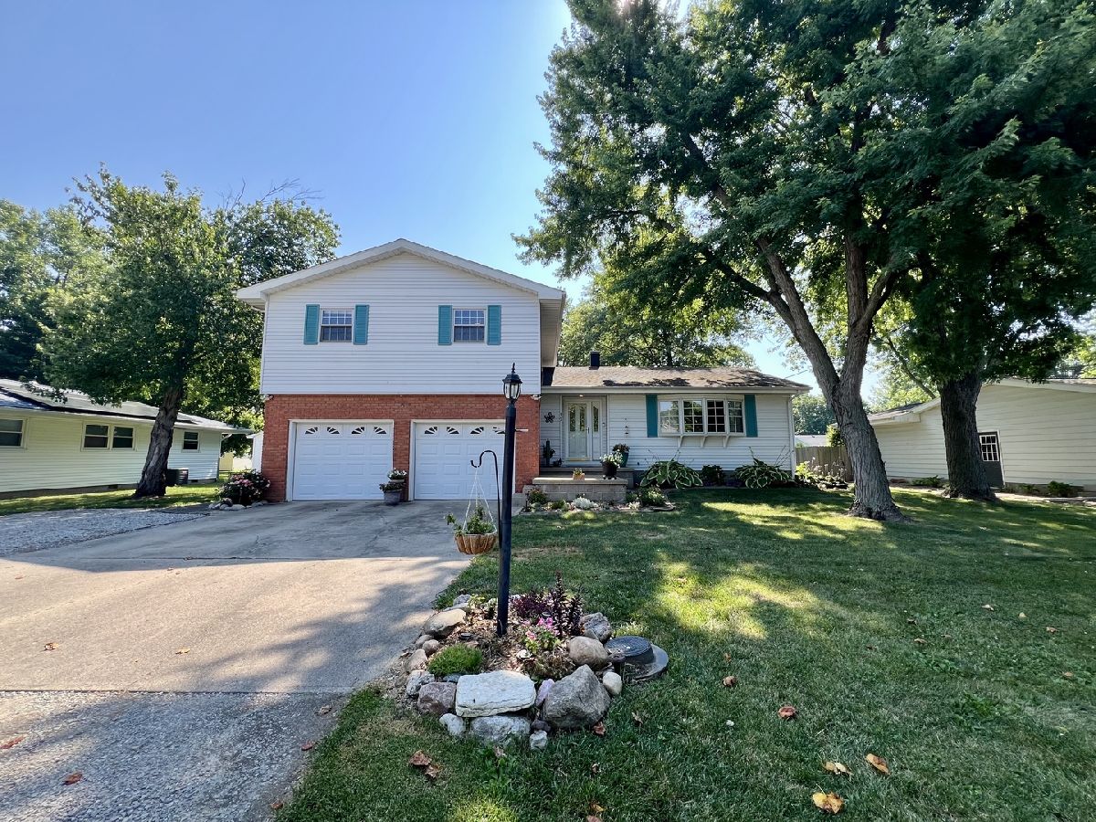  For Sale Villa Grove Illinois, 17 Park Drive