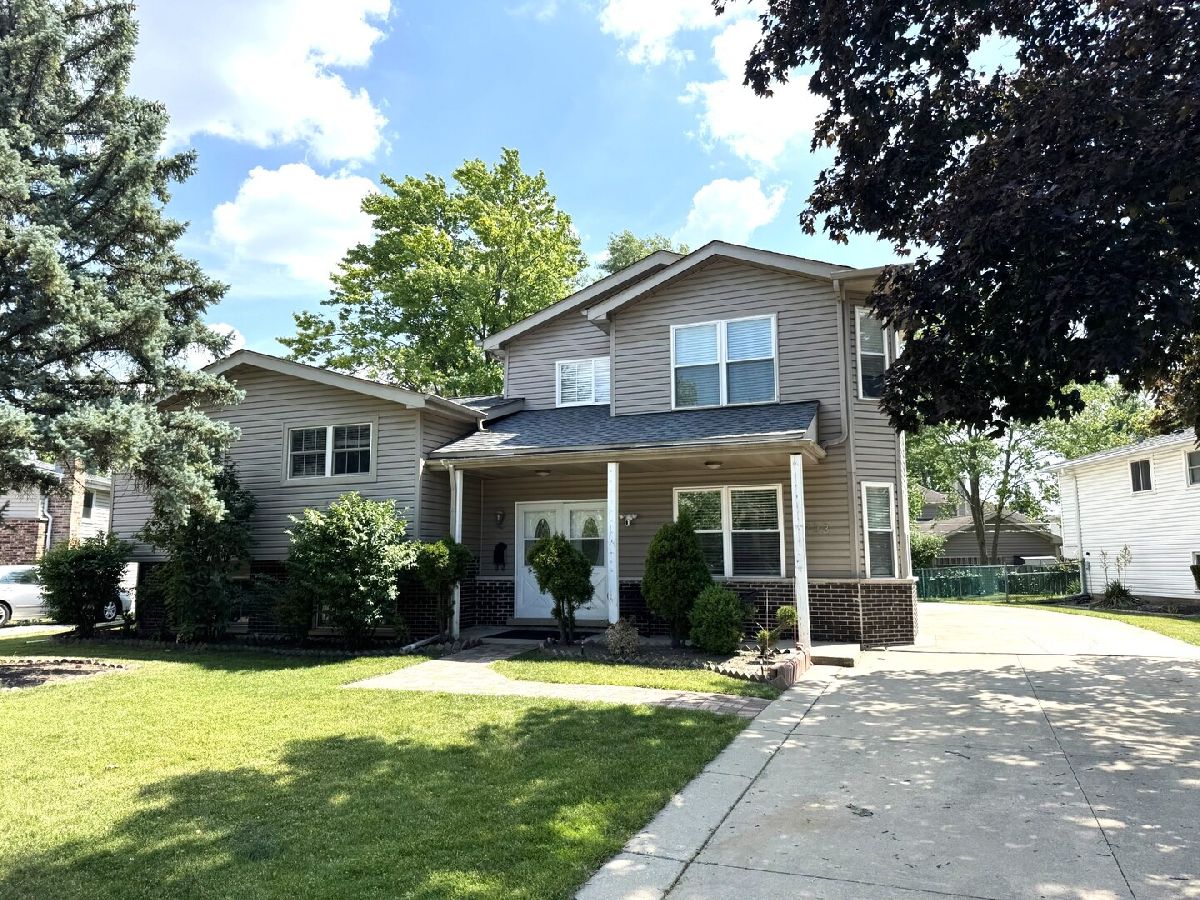 Homes & Condominiums Rented Greenbrier Arlington Heights Illinois, 723 Gettysburg