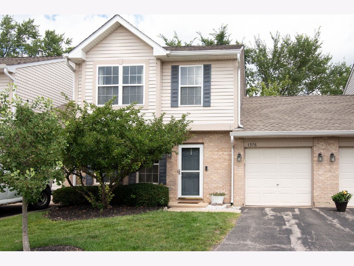 Condos & Townhomes For Sale Fairfield Village Round Lake Beach Illinois, 1376 Split Oak Circle