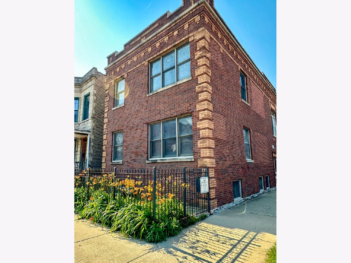 Condos & Townhomes & Homes Rented Logan Square Chicago Illinois, 2751 Campbell