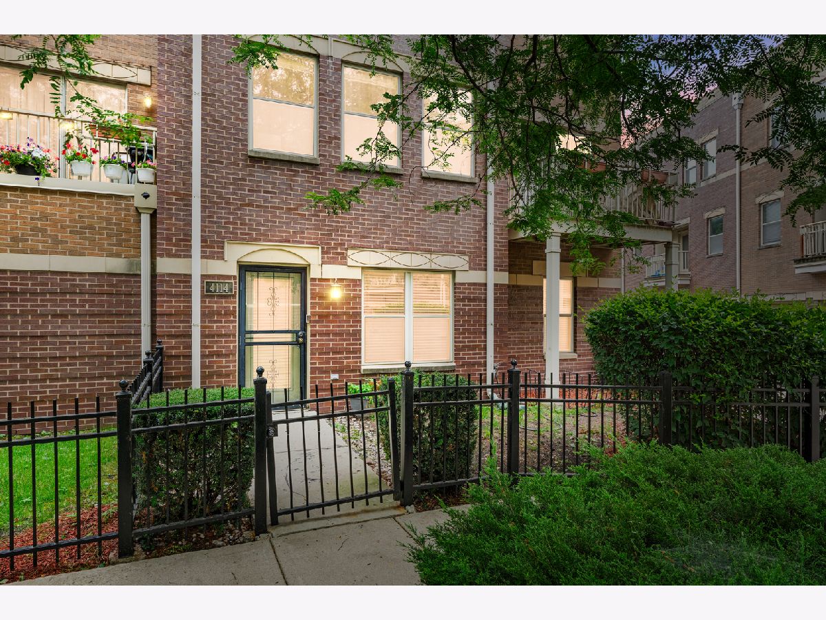  For Sale Chicago Illinois, 4114 Maryland Avenue