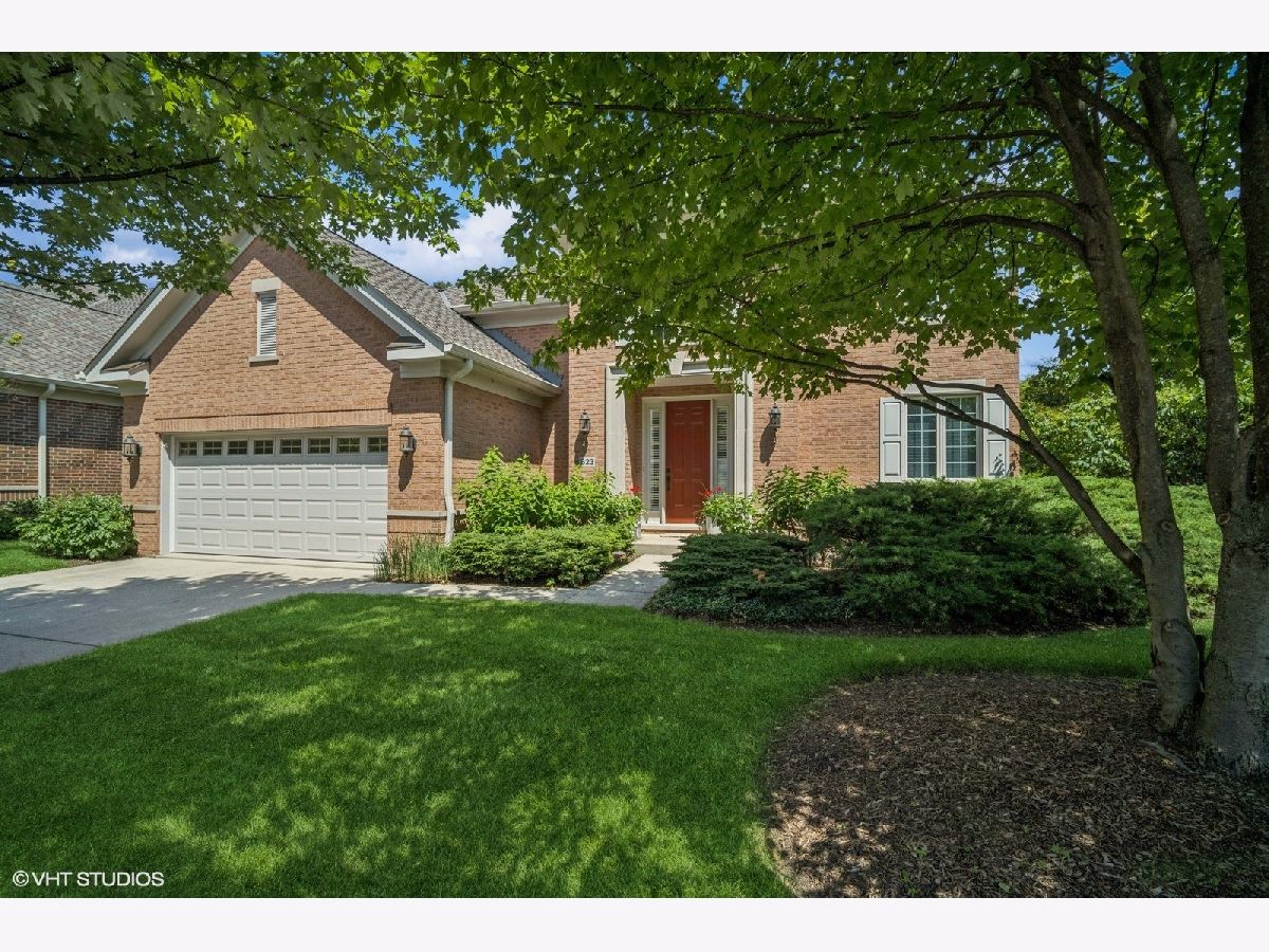 Townhomes & Condos & Homes For Sale Royal Ridge Northbrook Illinois, 823 Balmoral Lane