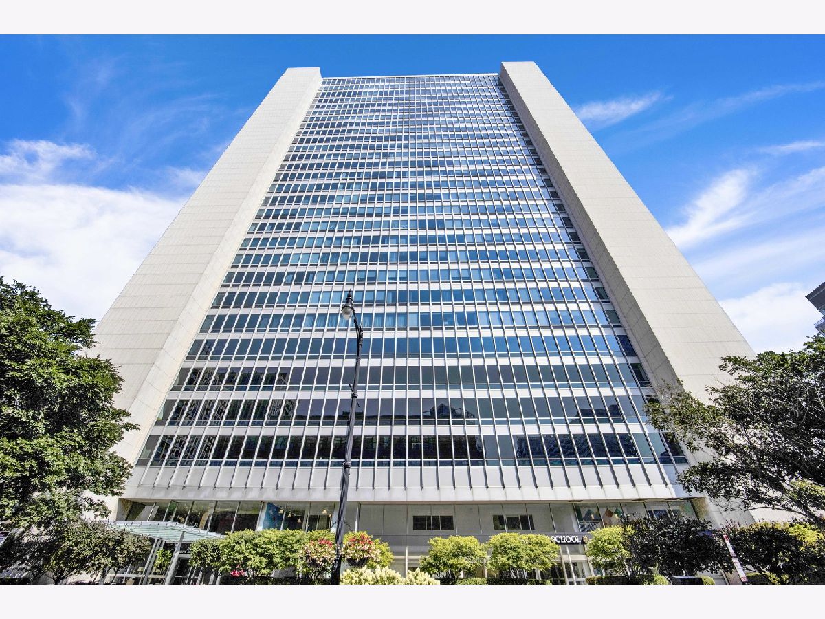 Condominiums Rented Montgomery Chicago Illinois, 500 Superior