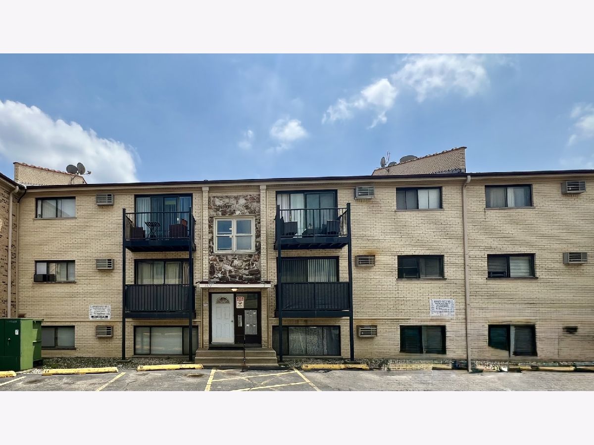 Rented Chicago Illinois, 5113 East River
