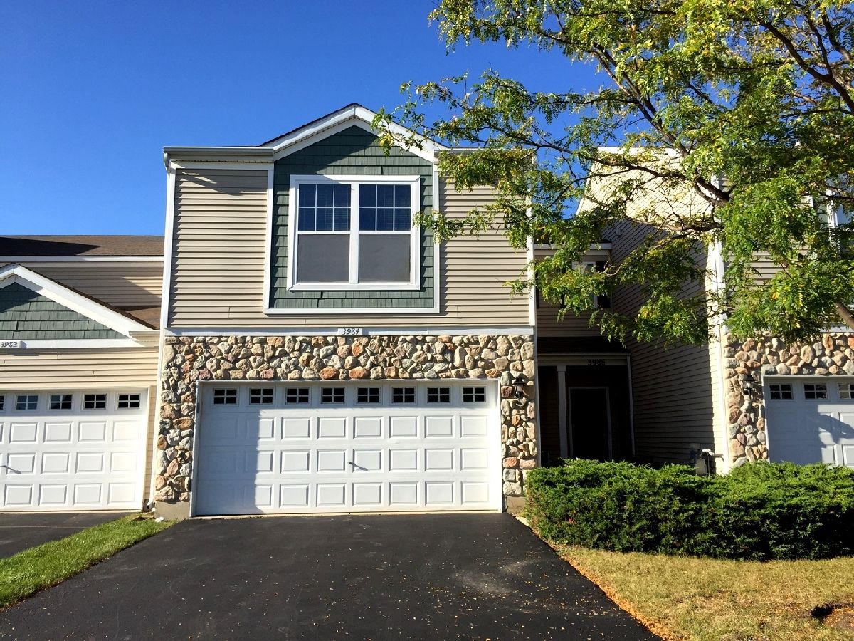 Townhomes & Condos Rented Blackstone Aurora Illinois, 3984 Blackstone