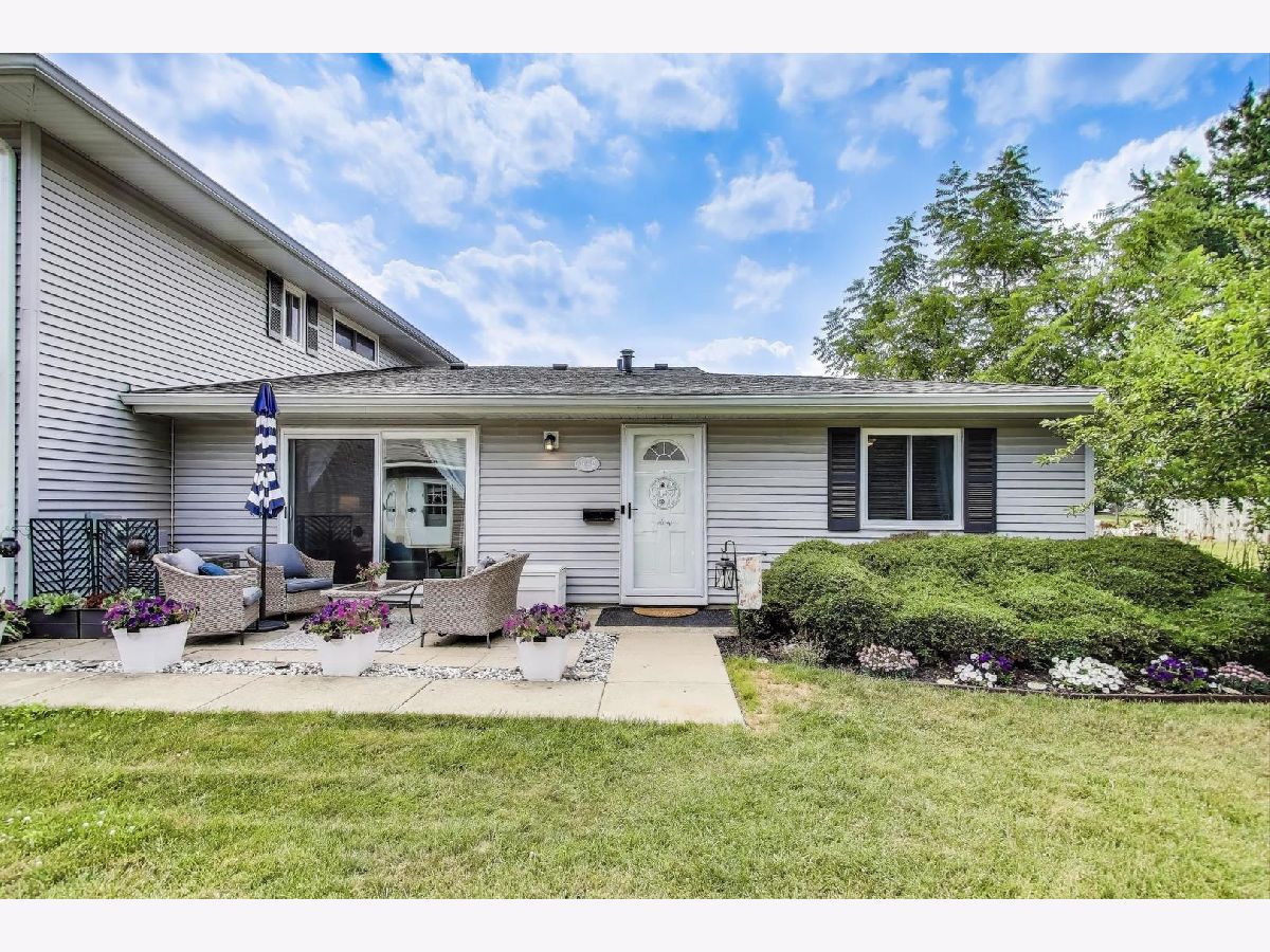 Condos & Townhomes Sold Weathersfield Lake Schaumburg Illinois, 1042 Quanset