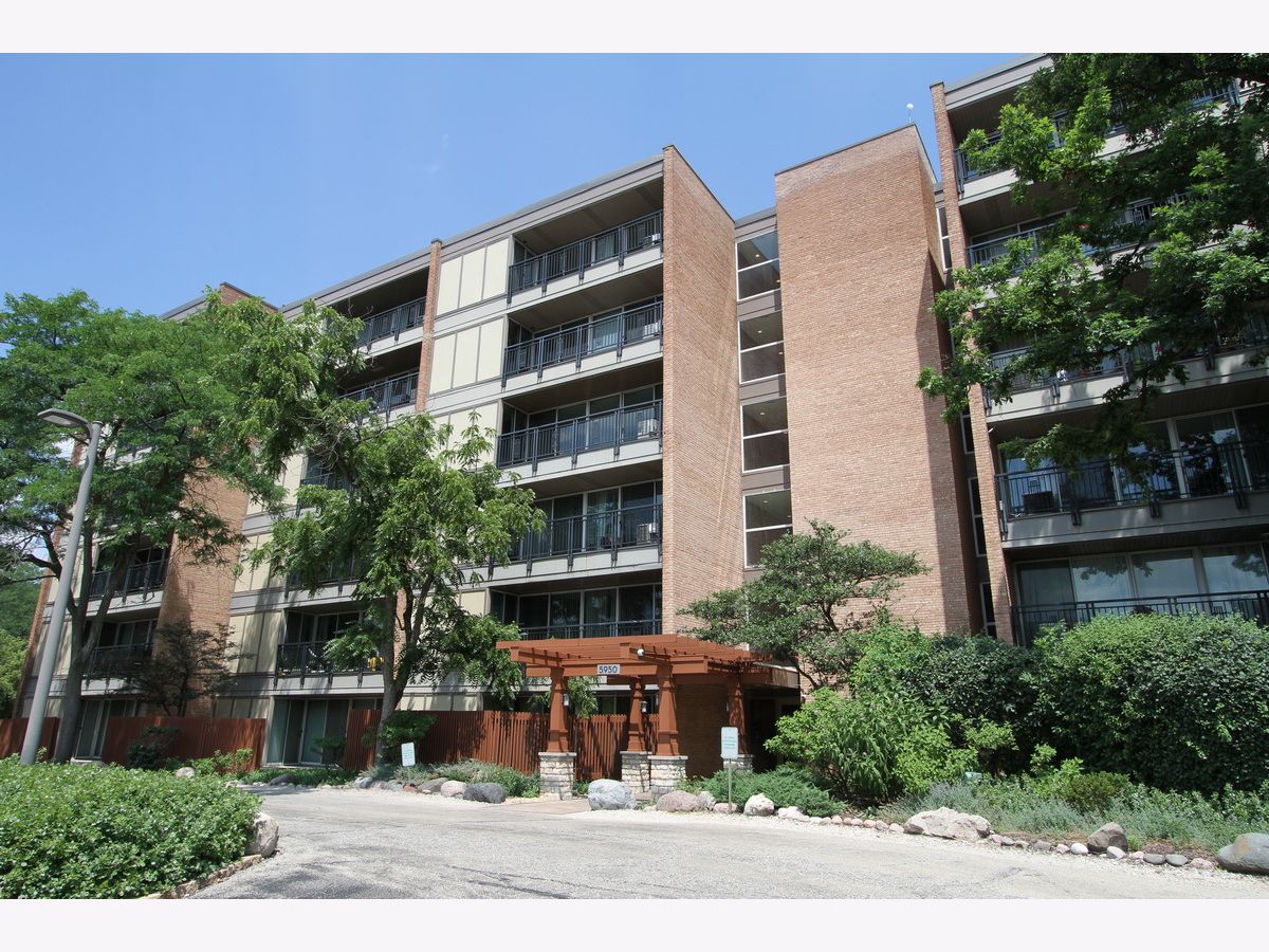 Condos & Townhomes Rented Four Lakes Lisle Illinois, 5950 Oakwood