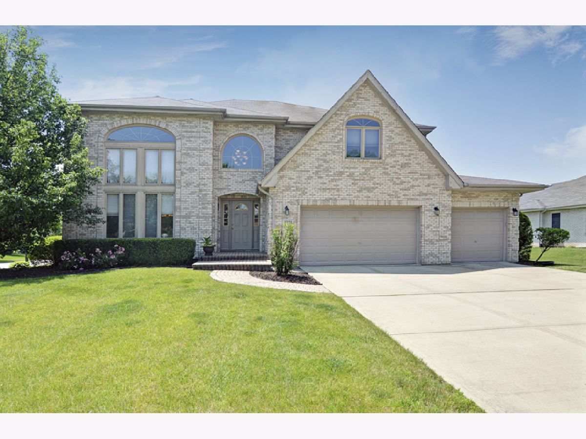 Homes For Sale Tara Hill Darien Illinois, 2301 Kerry Lane