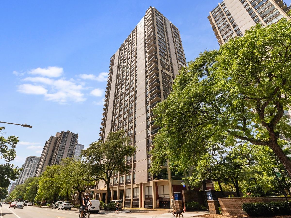 Condos & Townhomes Rented Sandburg Village Chicago Illinois, 1355 Sandburg