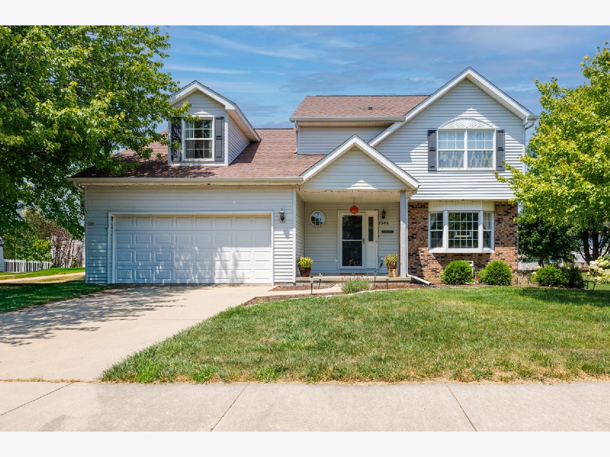 Homes & Condos & Townhomes For Sale Old Farm Lakes Bloomington Illinois, 3308 Cumbria Drive