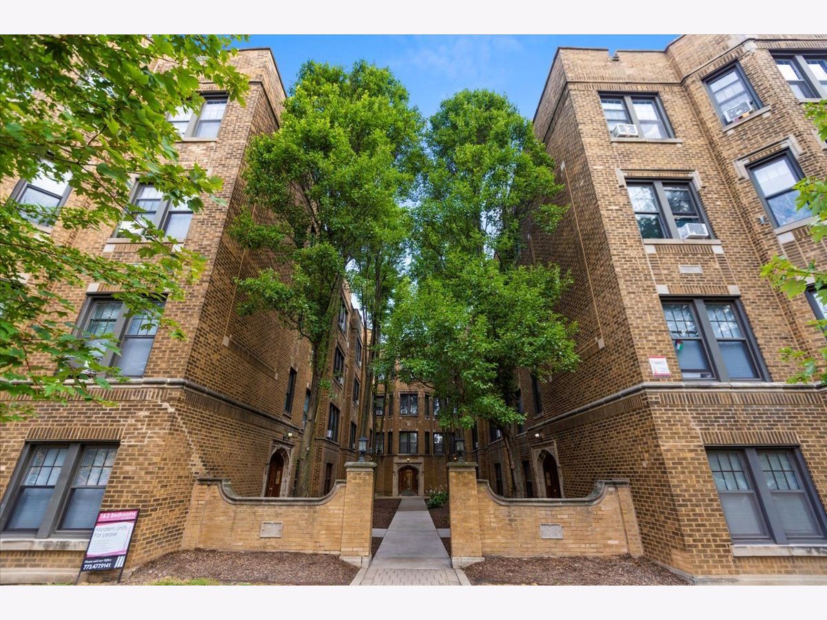  Rented Chicago Illinois, 2332 Addison