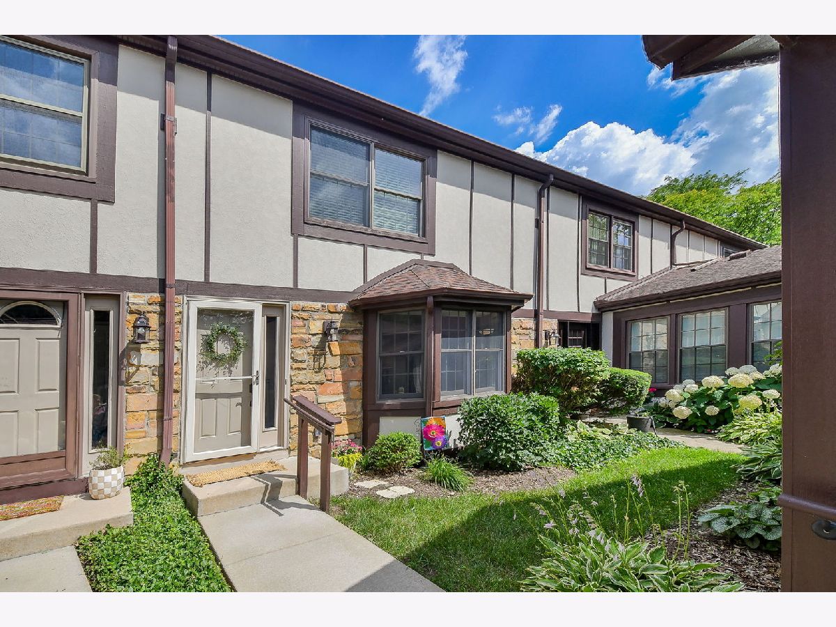 Townhomes Sold The Oaks St Charles Illinois, 74 White Oak