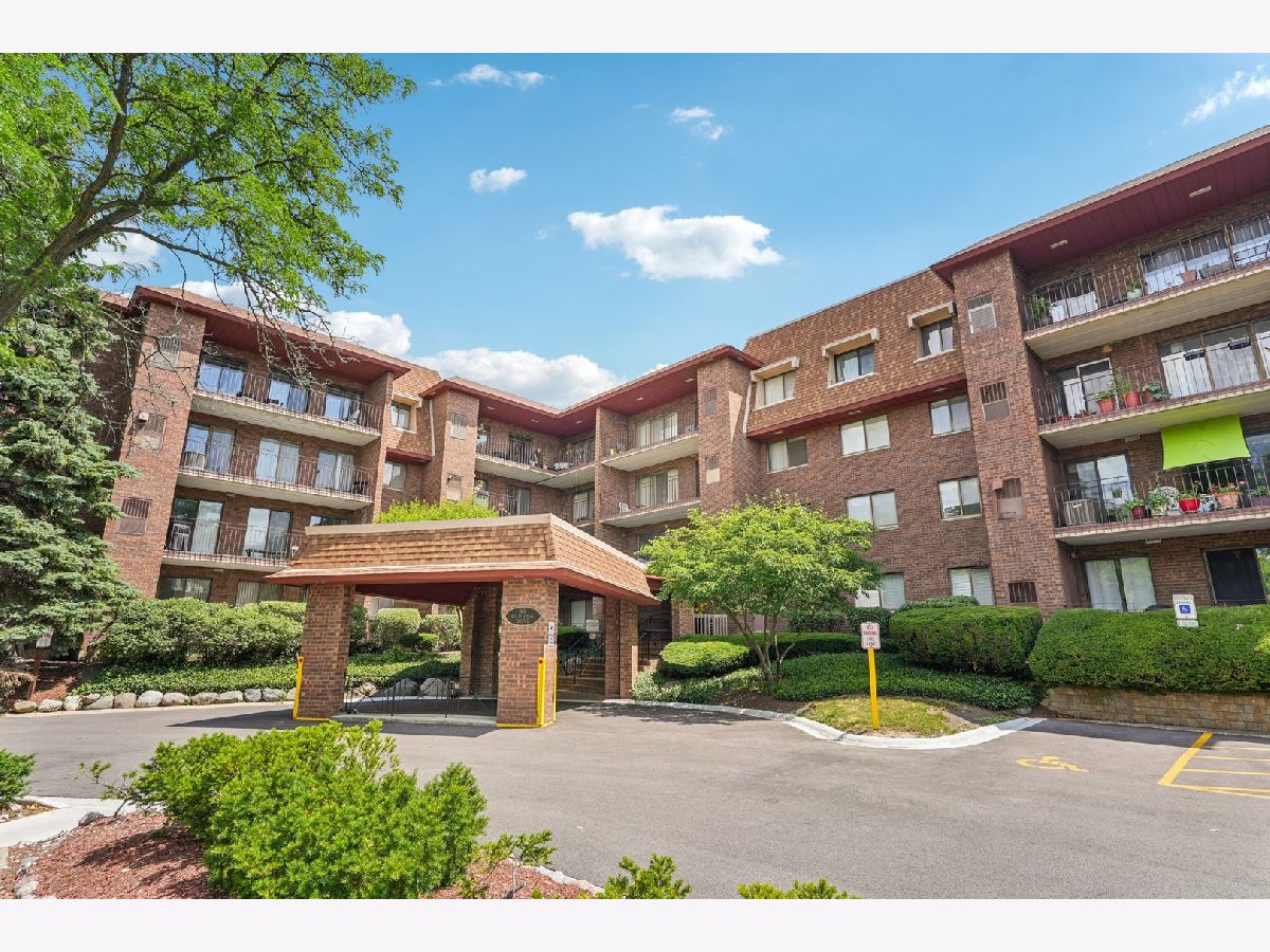Condominiums Sold Oak Creek Buffalo Grove Illinois, 101 Old Oak