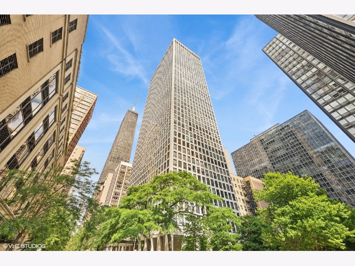 Condominiums Sold Plaza On Dewitt Chicago Illinois, 260 Chestnut