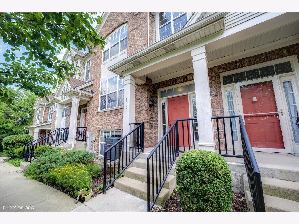 Townhomes & Homes Sold Prairie Pointe South Elgin Illinois, 1697 Deer Pointe