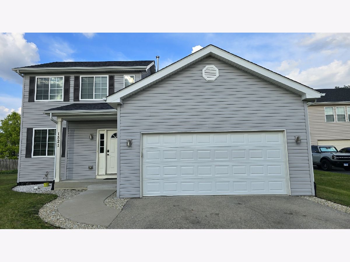  For Rent Aurora Illinois, 1521 Saddle