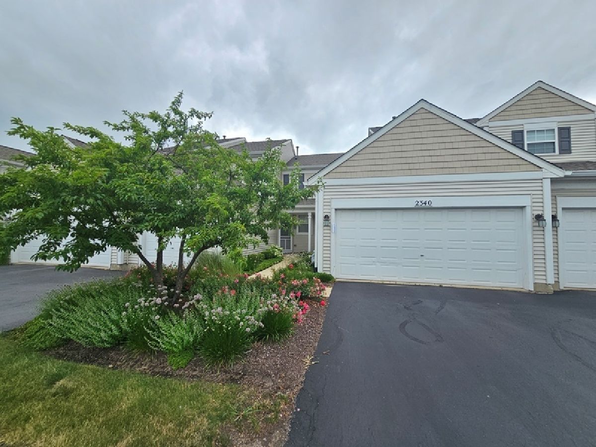 Townhomes & Condos Rented Windridge Naperville Illinois, 2340 Sheehan