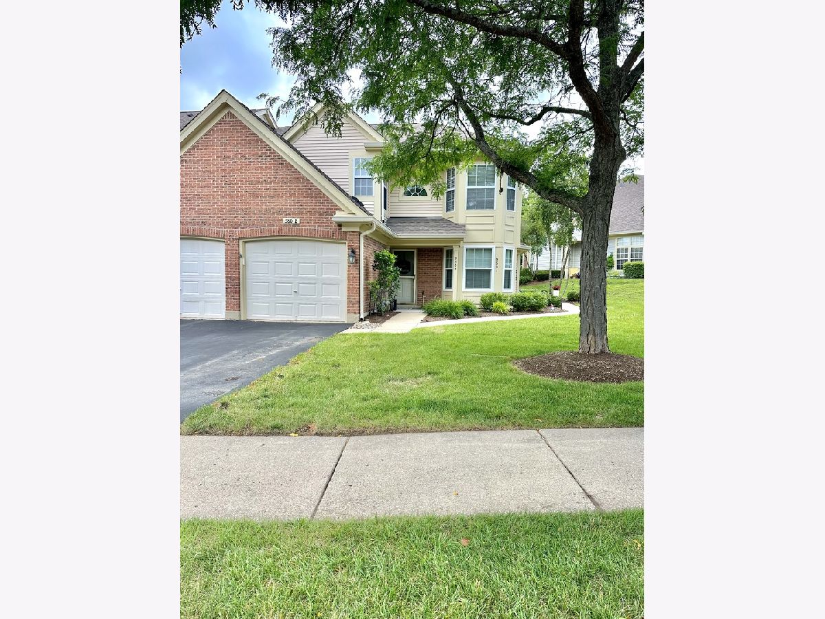 Townhomes & Condos & Homes Sold Essex Village Crystal Lake Illinois, 580 Portsmith