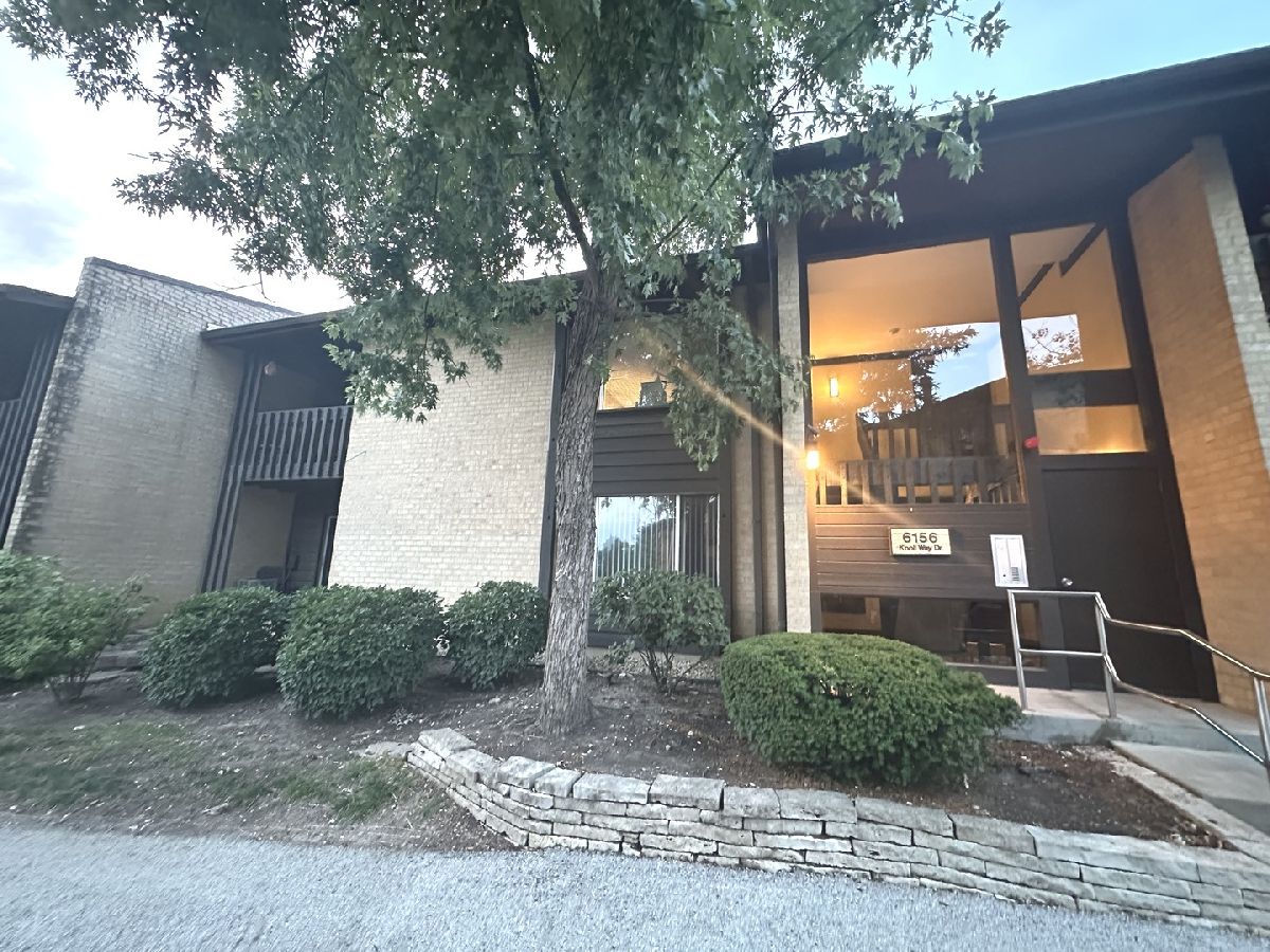 Condominiums Sold The Knolls Willowbrook Illinois, 6156 Knoll Way