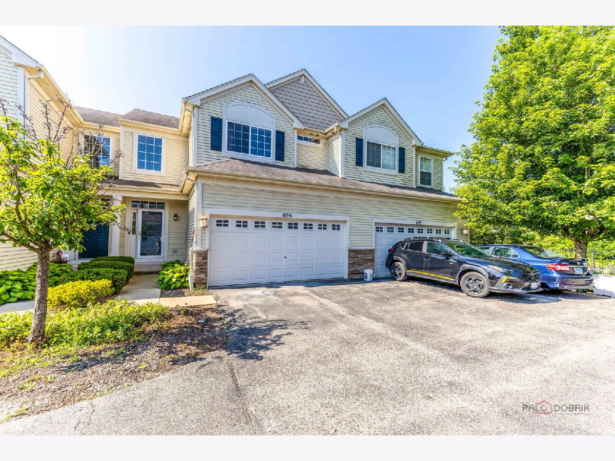 Townhomes & Homes Sold Emerald Bay Round Lake Illinois, 696 Jade