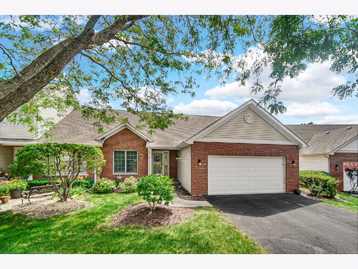 Homes & Townhomes For Sale Grand Prairie Joliet Illinois, 2718 Lake Side Circle