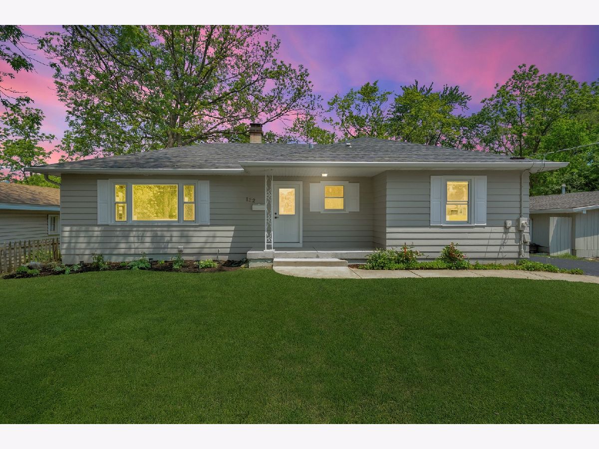  Sold Barrington Illinois, 122 Tower