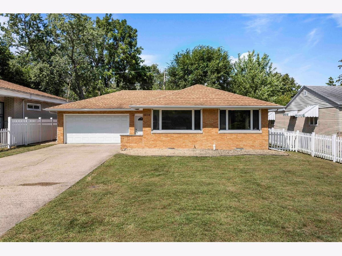 Homes For Sale Sunny Knoll Champaign Illinois, 1014 Francis Drive