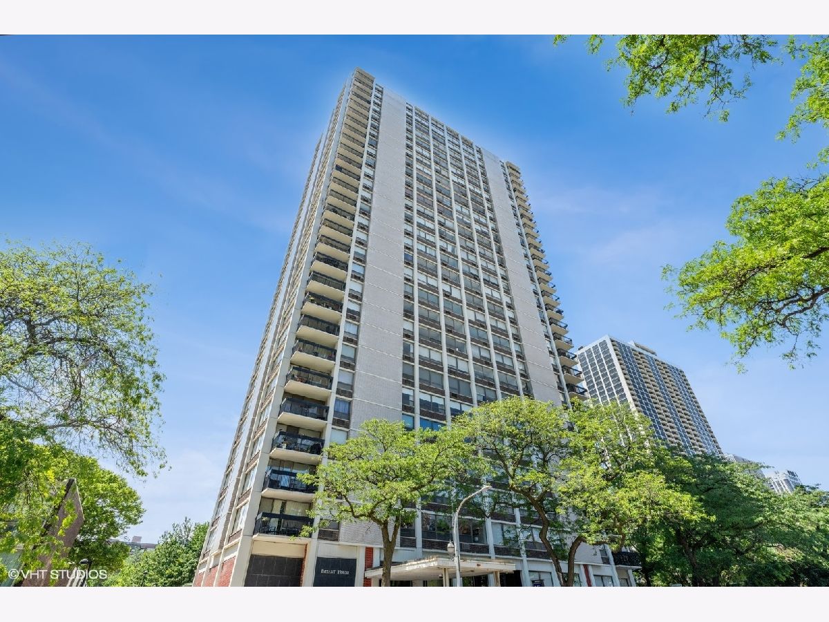 Condos & Townhomes Sold Sandburg Village Chicago Illinois, 1455 Sandburg