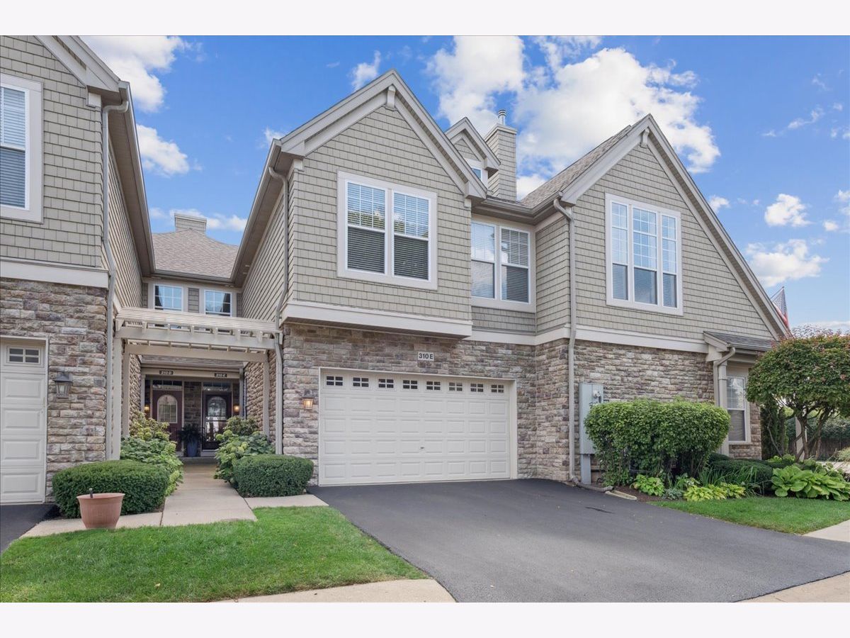 Townhomes & Condos For Sale Sunset Ridge Wauconda Illinois, 310 Sundown Court