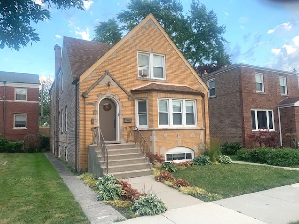 Rented Chicago Illinois, 10931 Artesian