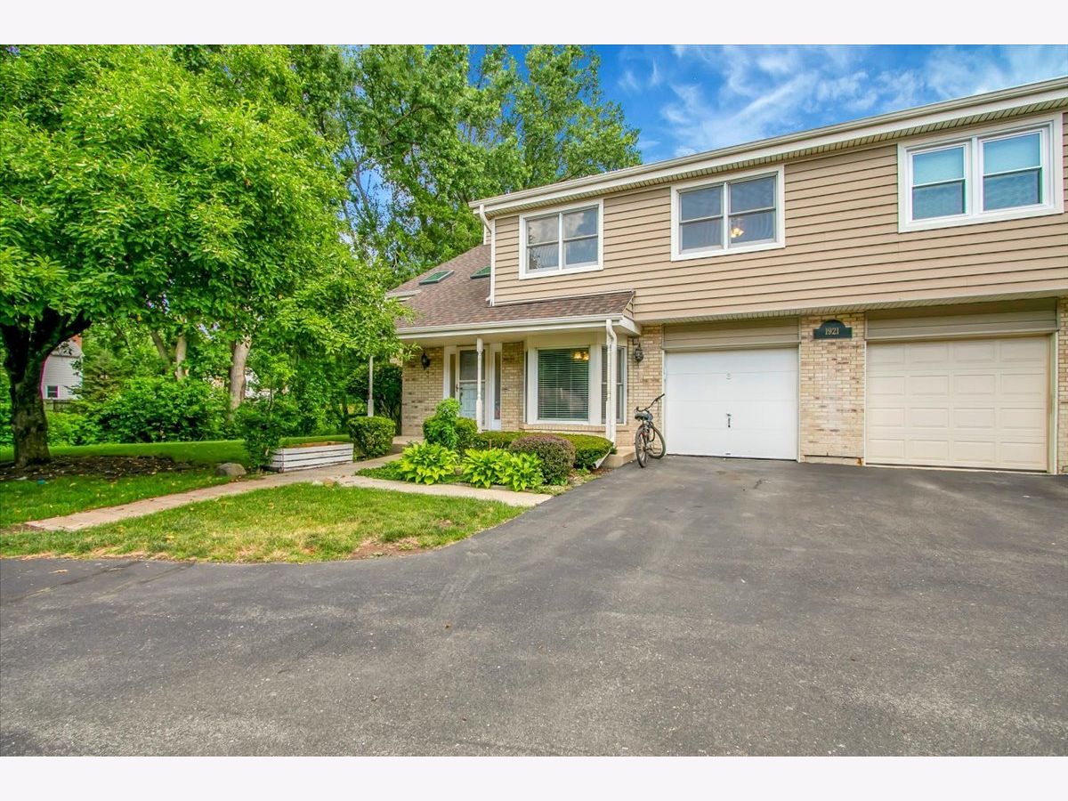 Townhomes For Sale Lancaster Coach Naperville Illinois, 1921 Wisteria Court