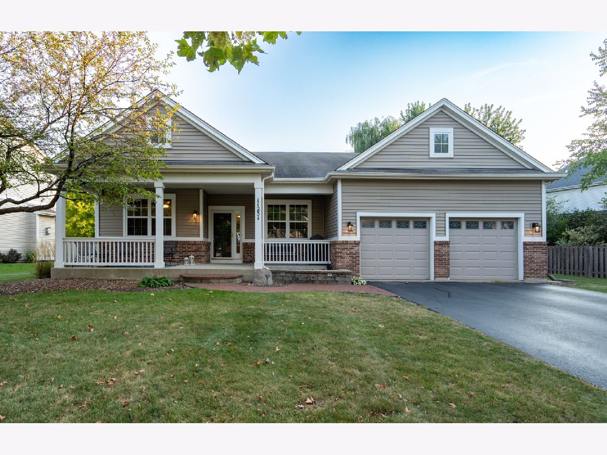 Homes For Sale Lions Chase Huntley Illinois, 11231 Fitzgerald Lane