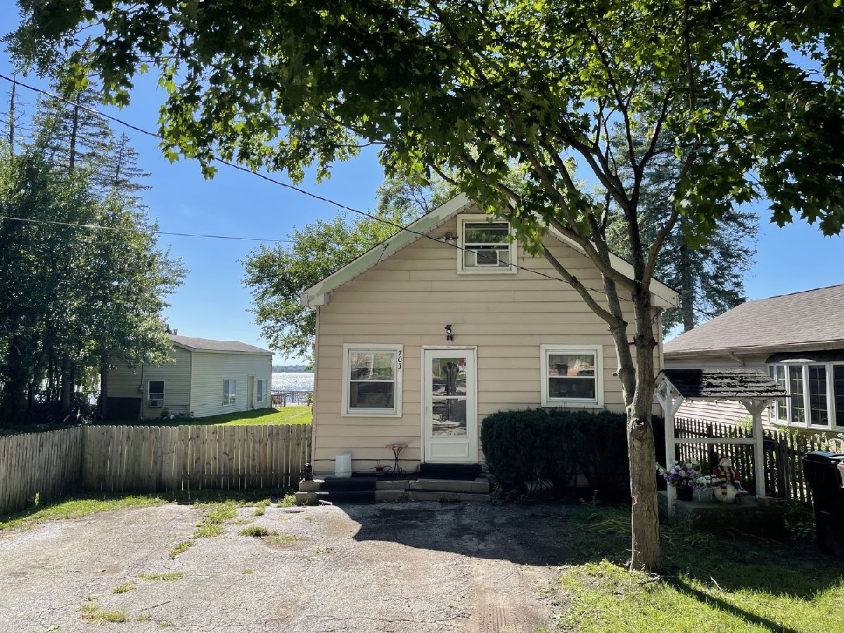  For Rent Wauconda Illinois, 703 Lake Shore