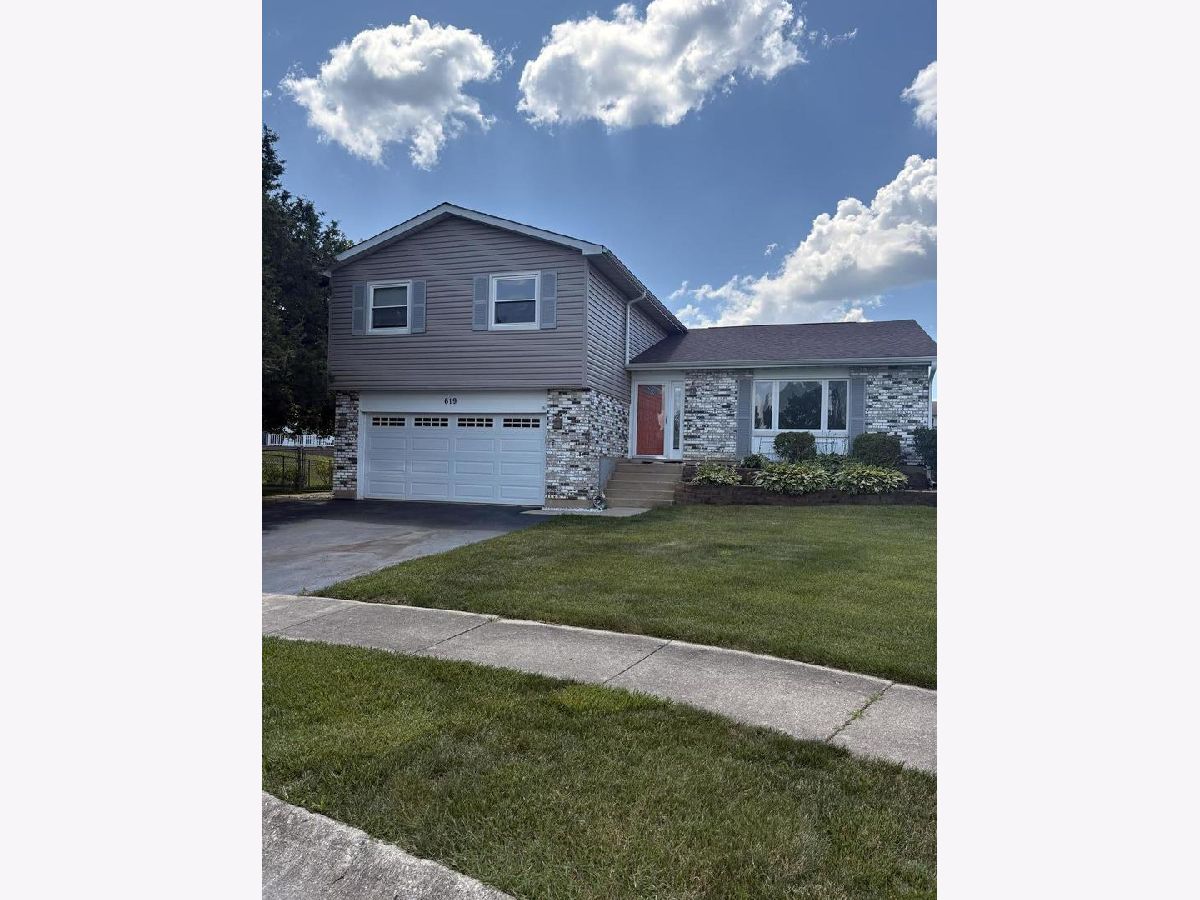  Rented Carol Stream Illinois, 619 Belair