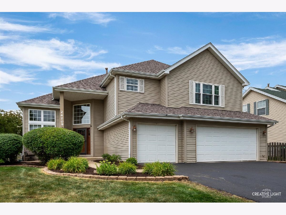 Homes Sold Bronk Estates Plainfield Illinois, 24209 Lavergne