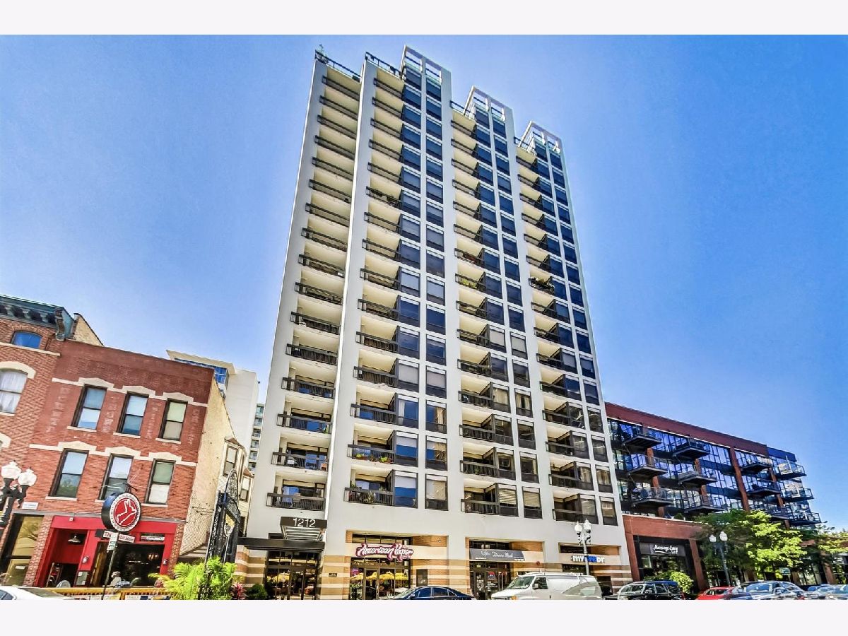Condominiums Rented Neapolitan Chicago Illinois, 1212 Wells