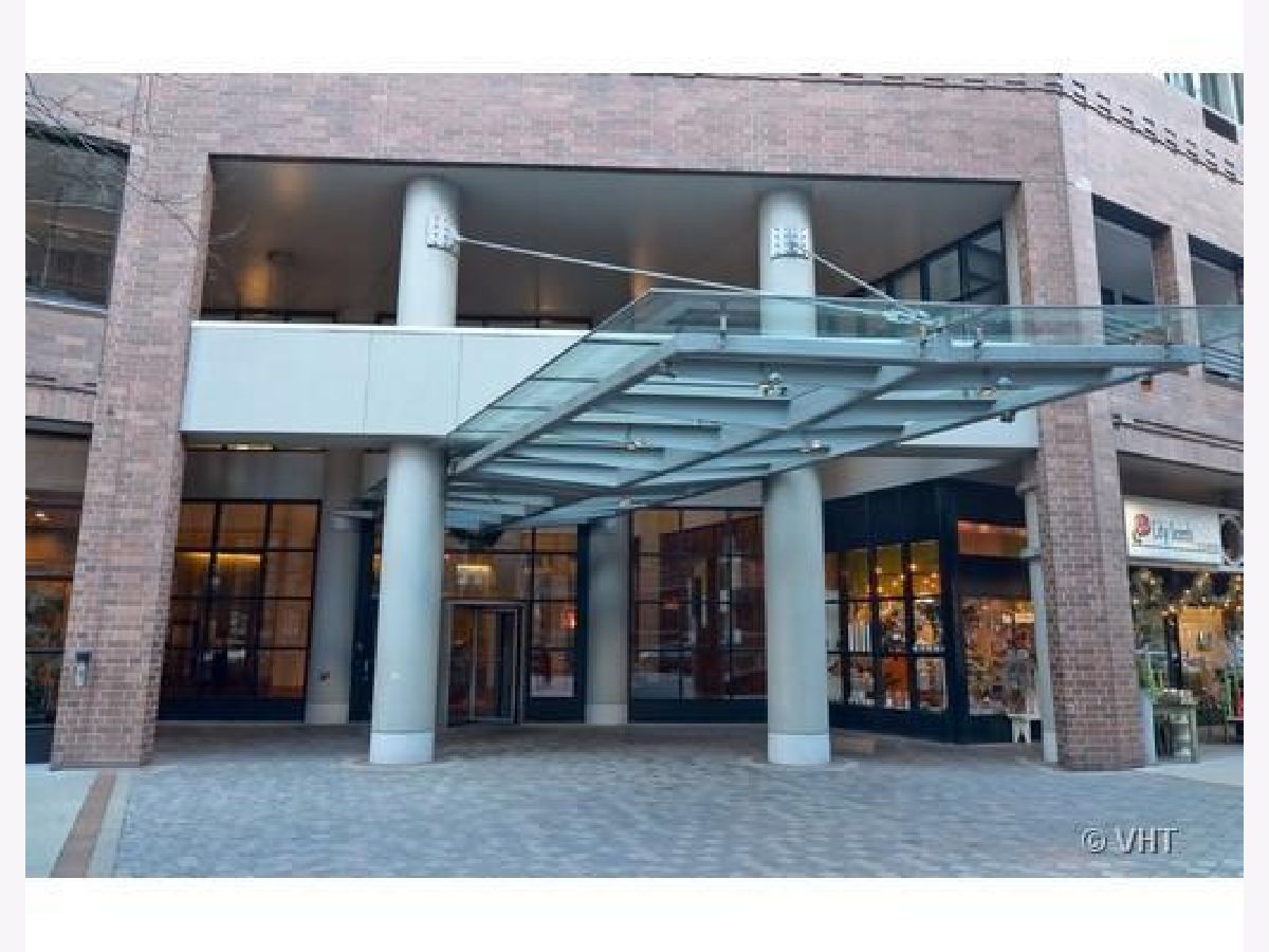 Condominiums Rented Grand Ohio Chicago Illinois, 211 Ohio